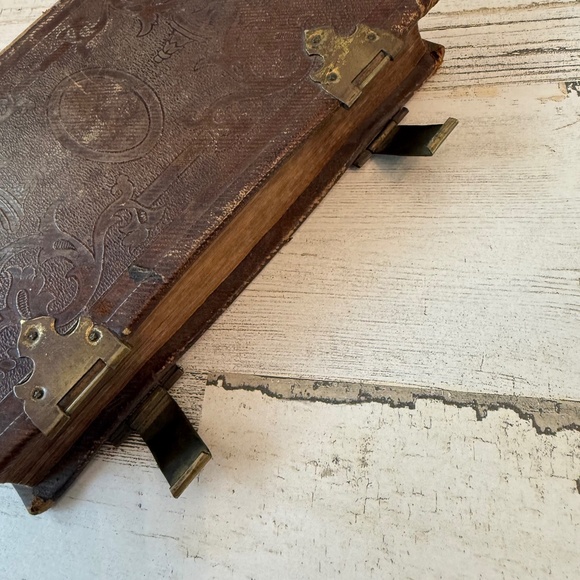 Antique (1865) Leather Bound Hardcover Prayer Book Brass Hinge Clasps - Picture 4 of 17
